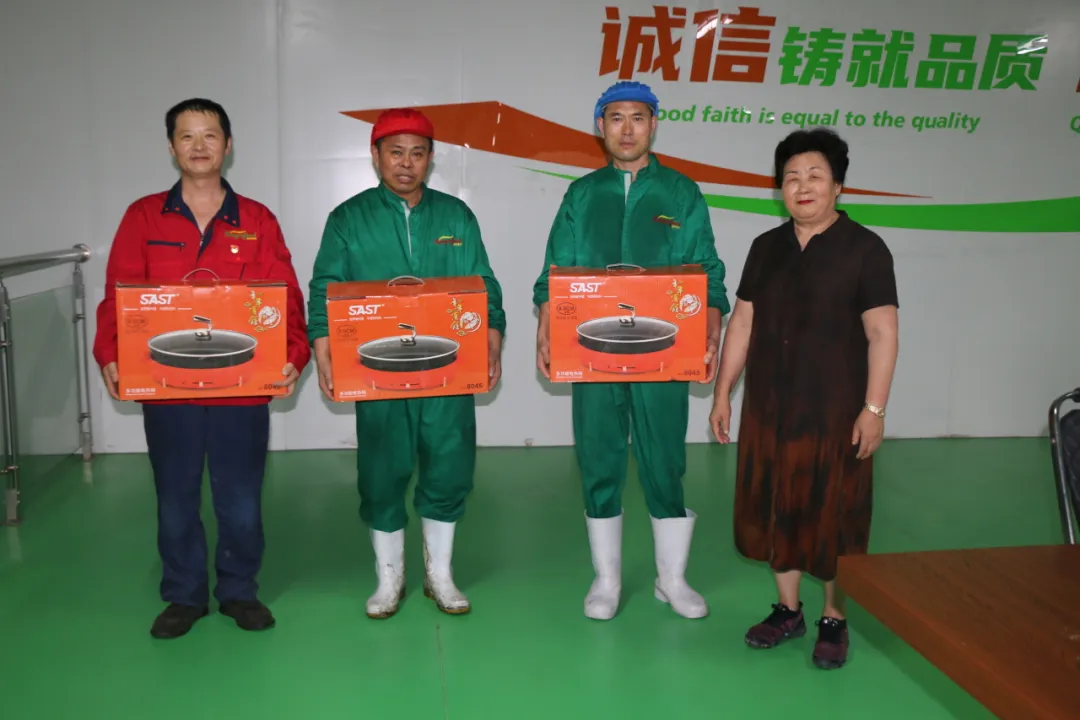 青岛雷速食品有限公司八一建军节慰问活动