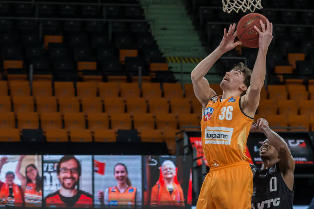 两者冲突的 两者冲突的