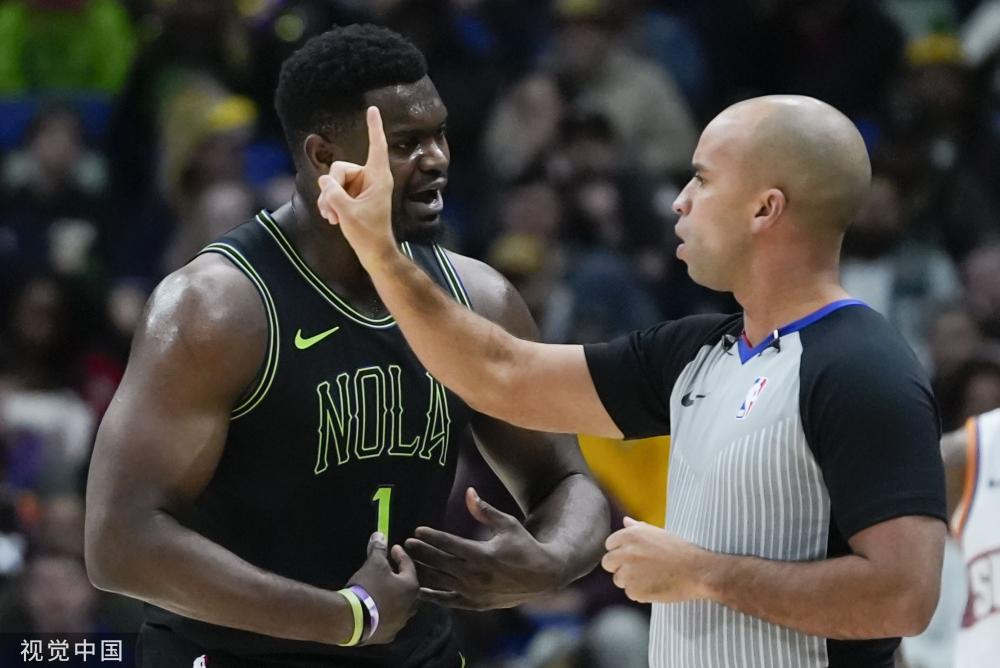 崭露头角的 崭露头角的