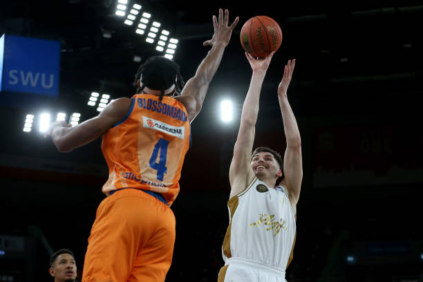 亚当斯的职 亚当斯的职